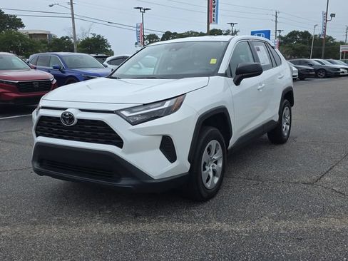 Used 2024 Toyota RAV4 LE FWD image 8