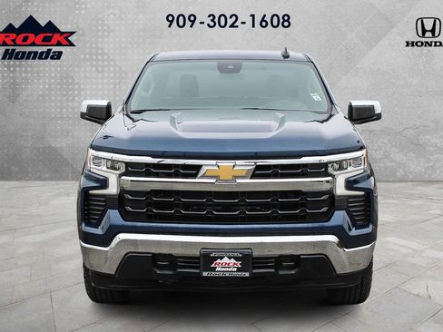 Used 2022 Chevrolet Silverado 1500 LT AWD/4WD image 2