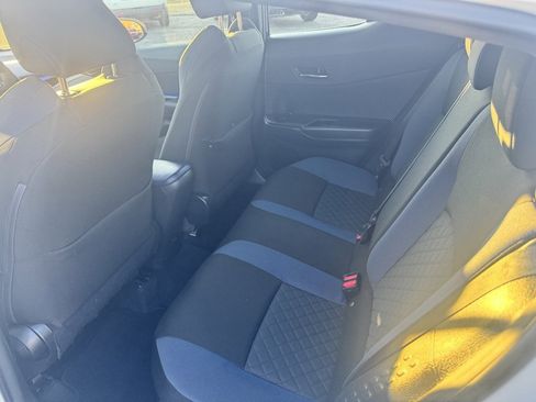 Used 2020 Toyota C-HR XLE image 8