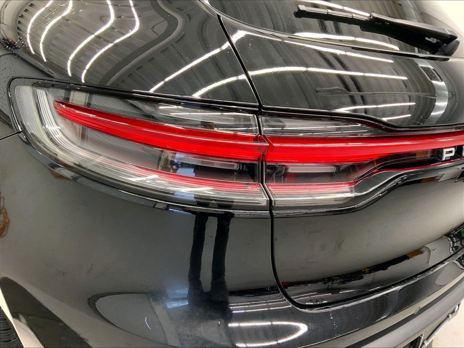 Certified 2023 Porsche Macan AWD/4WD image 30