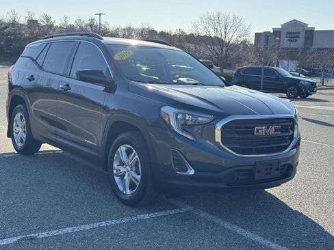 Used 2019 GMC Terrain SLE w/ Driver Convenience Package image 2