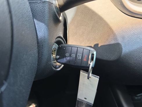 Used 2017 Kia Sorento FWD image 27
