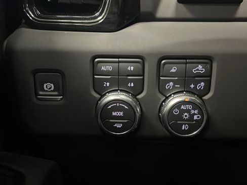 Used 2025 GMC Sierra 1500 AT4 w/ AT4 Premium Package AWD/4WD image 33