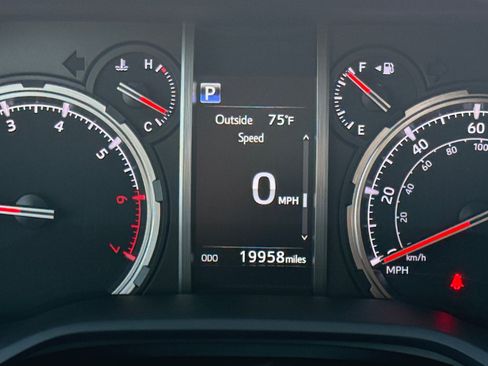Used 2024 Toyota 4Runner TRD Off-Road AWD/4WD image 11