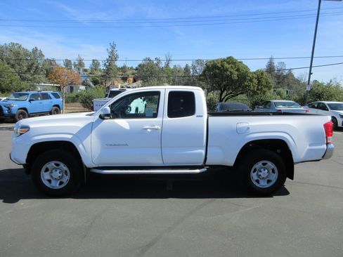 Used 2016 Toyota Tacoma SR5 image 8