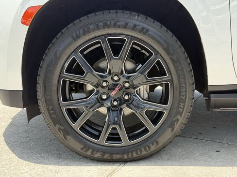 Used 2023 GMC Yukon XL Denali w/ Max Trailering Package AWD/4WD image 12