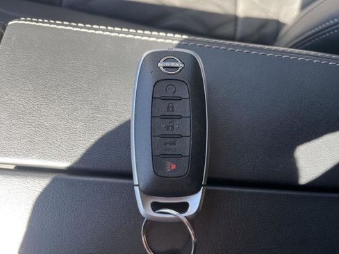 Used 2024 Nissan Rogue Platinum image 22