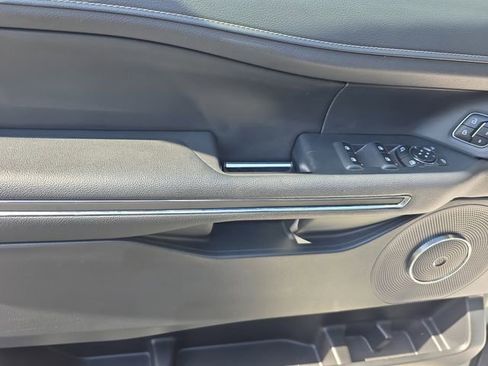 Used 2023 Ford Expedition XLT image 19