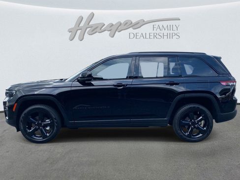 Used 2024 Jeep Grand Cherokee Limited w/ Black Appearance Package RWD image 9