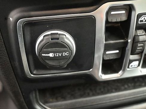 Used 2024 Jeep Wrangler Sport S image 9