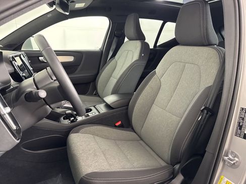 Used 2025 Volvo XC40 B5 Core AWD/4WD image 26
