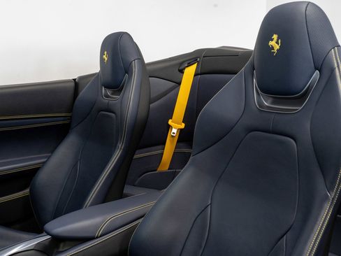 Used 2019 Ferrari Portofino RWD image 5
