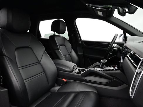Certified 2020 Porsche Cayenne S AWD/4WD image 18
