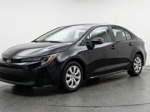Used 2025 Toyota Corolla LE FWD image 3