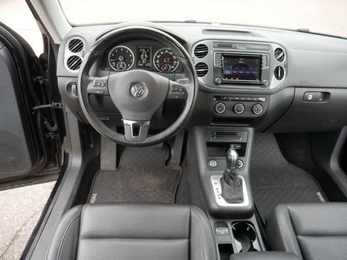 Used 2017 Volkswagen Tiguan S image 21