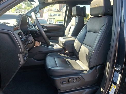 Used 2023 Chevrolet Suburban High Country image 16