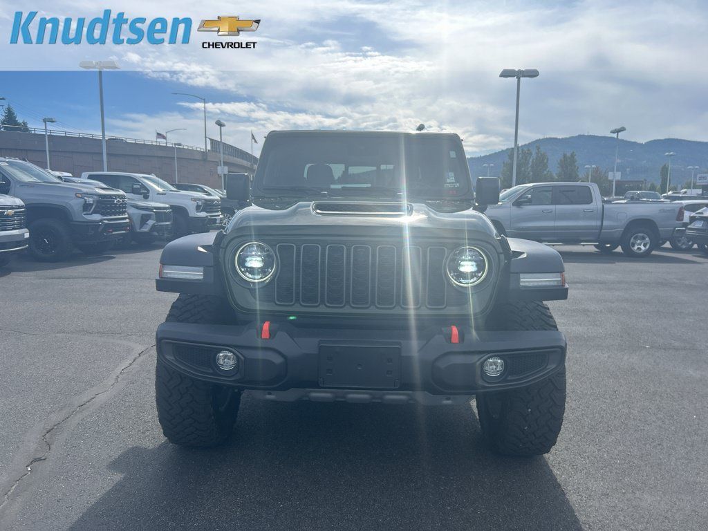 Used 2024 Jeep Gladiator Mojave w/ Technology Group AWD/4WD image 2