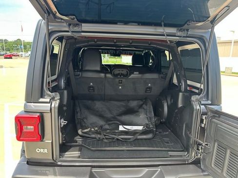Used 2021 Jeep Wrangler Unlimited Sahara AWD/4WD image 27