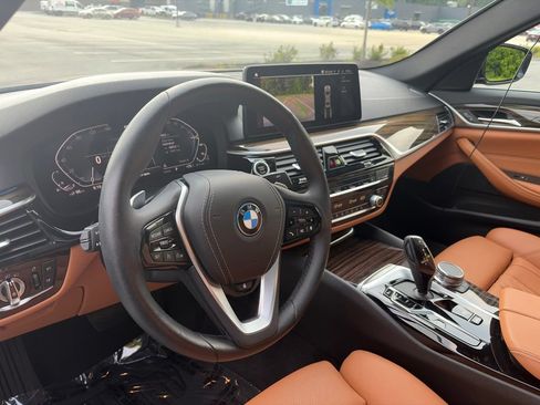 Used 2023 BMW 530e xDrive w/ Convenience Package AWD/4WD image 10