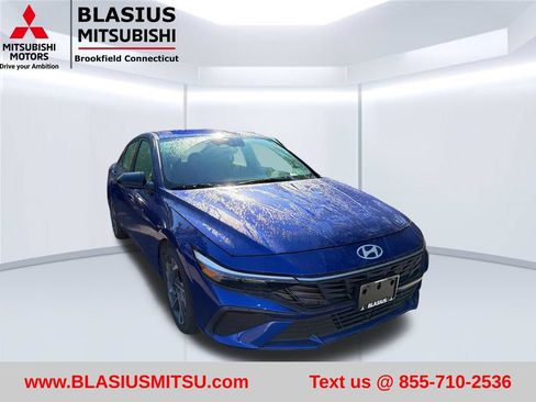 Used 2025 Hyundai Elantra Sport FWD image 5