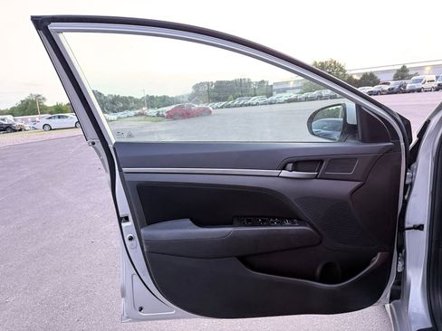 Used 2017 Hyundai Elantra Value Edition w/ Cargo Package FWD image 11