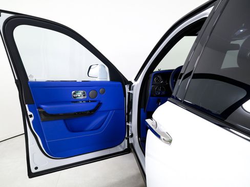 Used 2024 Rolls-Royce Cullinan Black Badge image 11