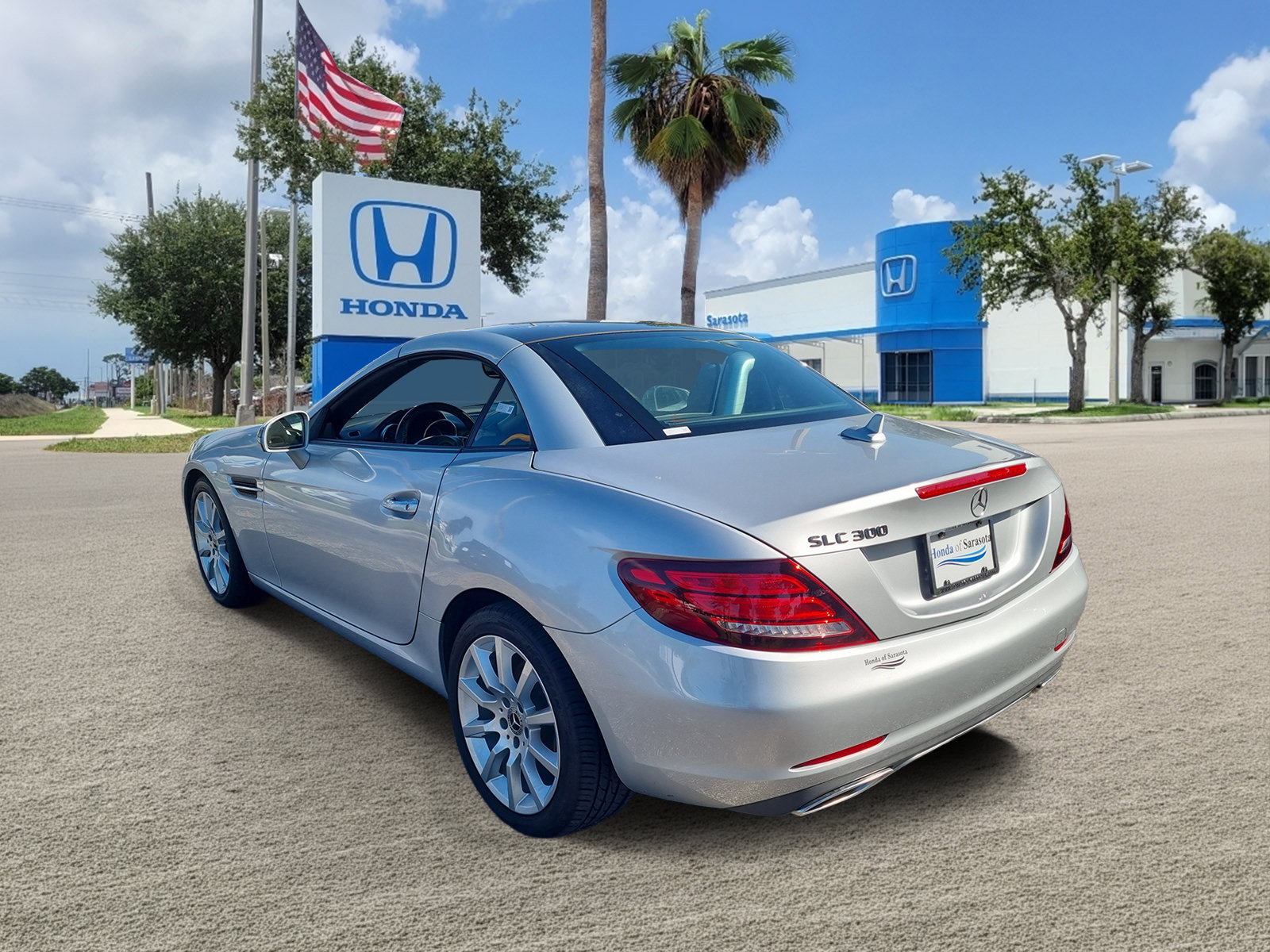 Used 2020 Mercedes-Benz SLC 300 w/ Premium Package image 5