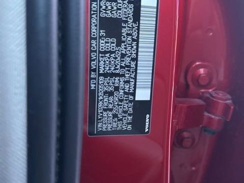 Used 2019 Volvo XC60 T5 Momentum w/ Protection Package Premier image 11