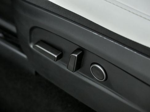 Used 2026 Tesla Model Y Long Range image 25