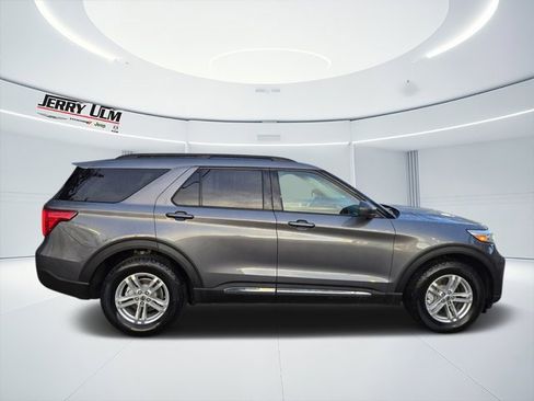 Used 2022 Ford Explorer XLT image 7