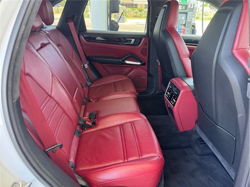 Used 2019 Porsche Cayenne Turbo AWD/4WD image 16