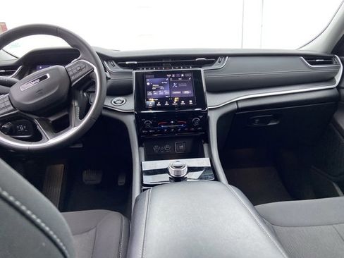 Used 2023 Jeep Grand Cherokee L Laredo image 14