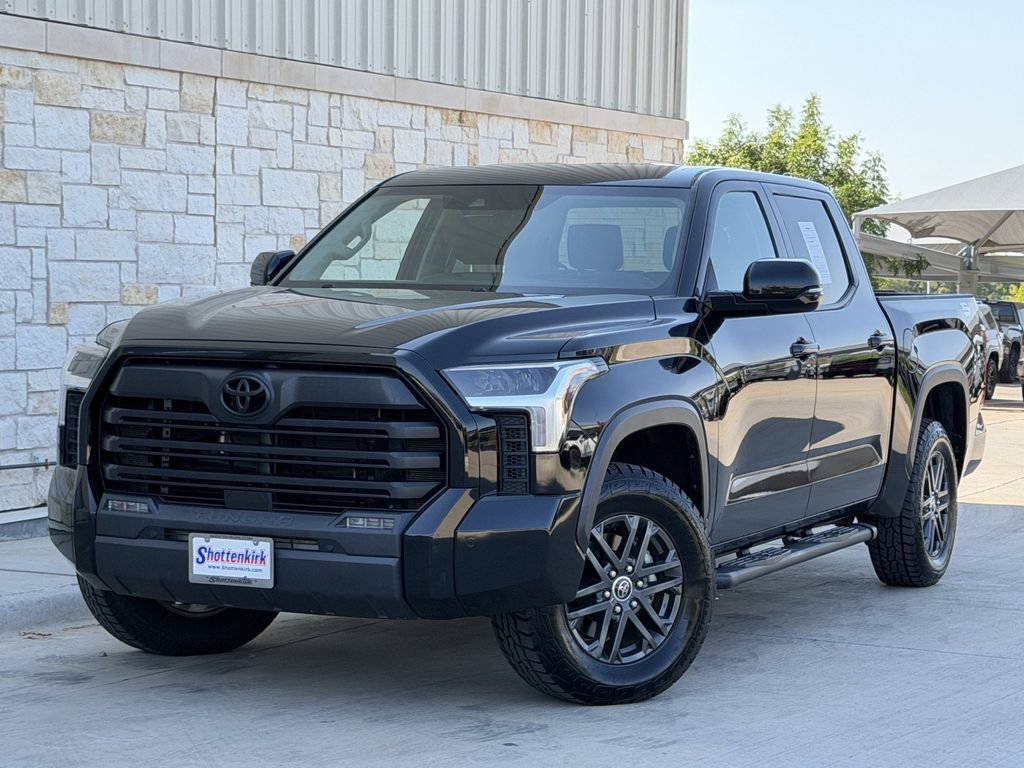 Used 2023 Toyota Tundra SR5 w/ SR5 Convenience Package AWD/4WD image 2