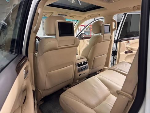 Used 2013 Lexus LX 570 LX 570 Sport Utility 4D image 18