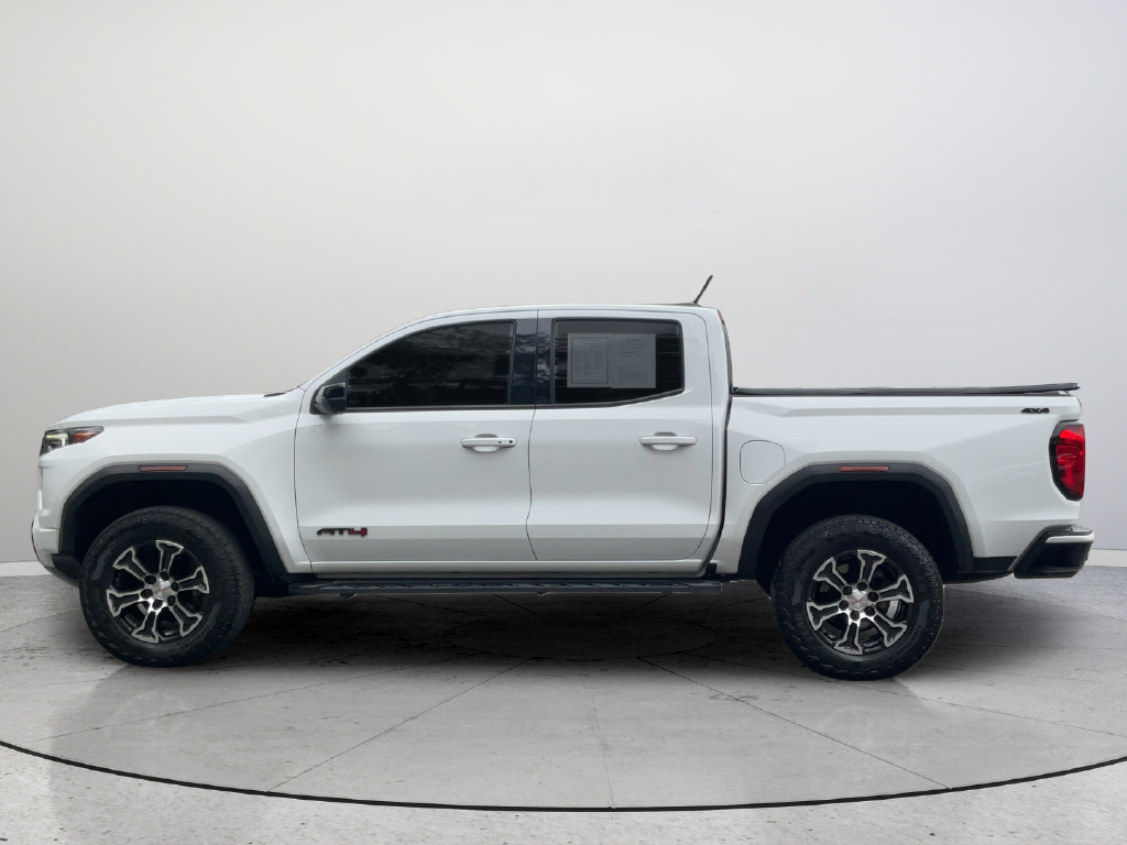 Used 2024 GMC Canyon AT4 w/ AT4 Premium Package AWD/4WD image 9