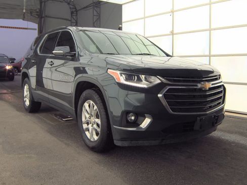 Used 2019 Chevrolet Traverse LT image 2