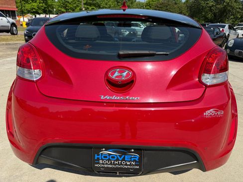 Used 2017 Hyundai Veloster FWD image 4