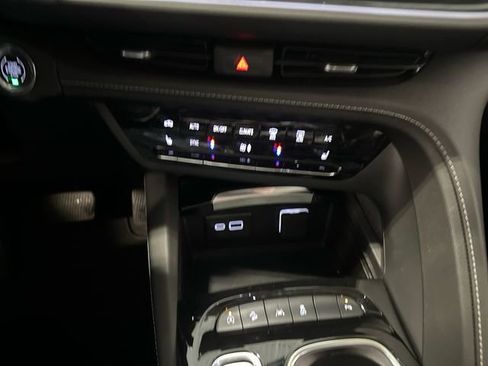 Used 2023 Buick Envision Essence image 22