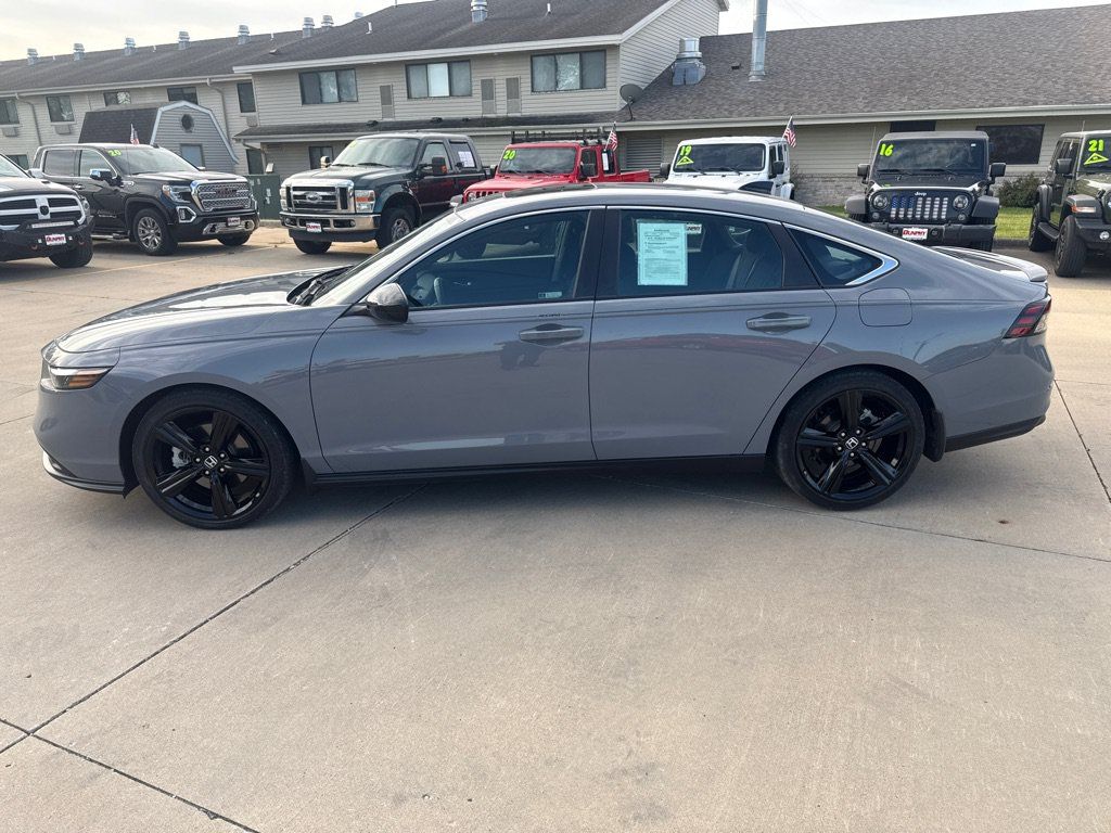 Used 2024 Honda Accord Sport image 2