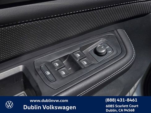 Used 2024 Volkswagen Atlas Cross Sport SE FWD image 11