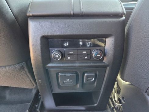 Used 2023 Chevrolet Traverse High Country AWD/4WD image 53