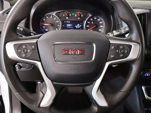 Used 2024 GMC Terrain SLE w/ Driver Convenience Package image 3