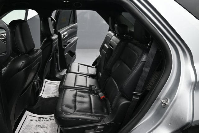 Used 2020 Ford Explorer XLT w/ Equipment Group 202A AWD/4WD image 13