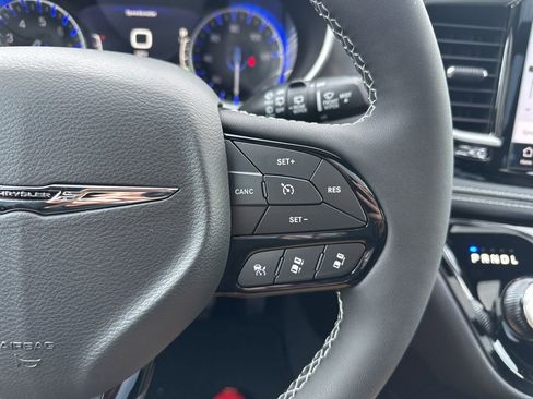 New 2026 Chrysler Pacifica Select image 70