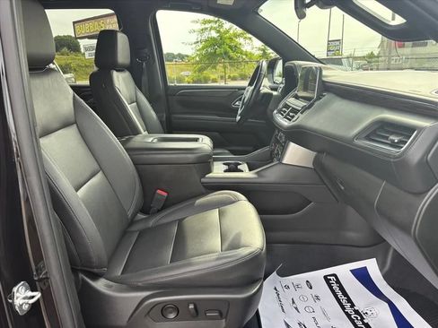 Used 2022 Chevrolet Tahoe Z71 w/ Luxury Package AWD/4WD image 16