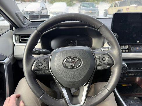 Used 2023 Toyota RAV4 Limited image 15