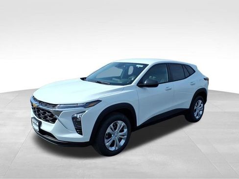 New 2026 Chevrolet Trax LS FWD image 4