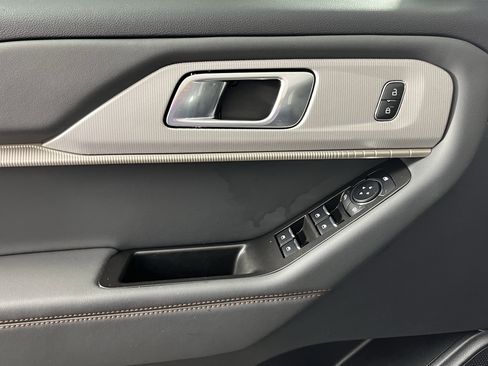 Used 2025 Ford Explorer Active image 16