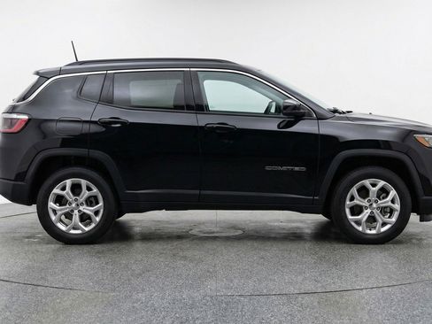 Used 2025 Jeep Compass Latitude image 11