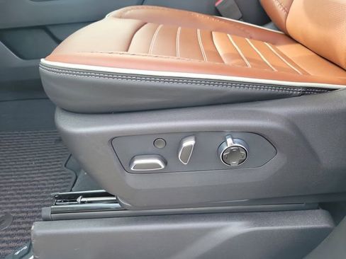 New 2026 GMC Sierra 2500 Denali Ultimate w/ LPO, Black Badging Package image 16